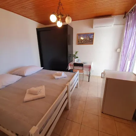 B&B Pansion Iva 오미스